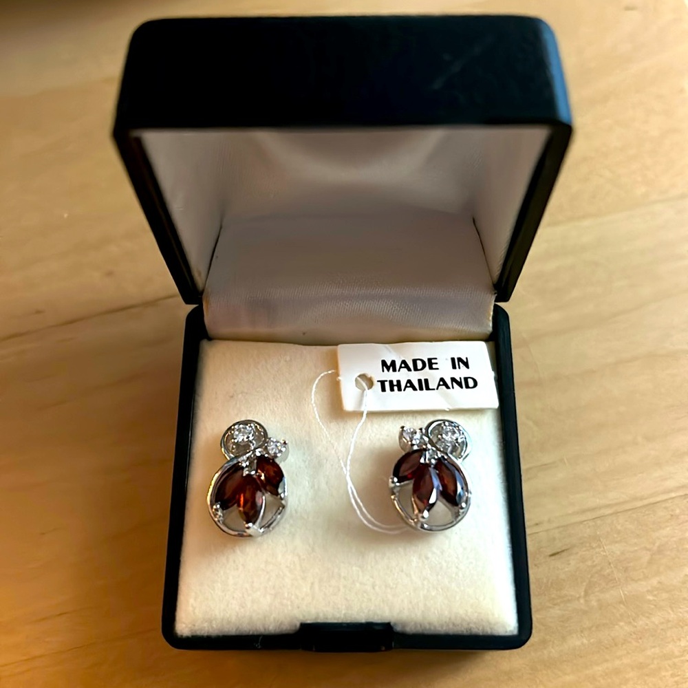 ❤️New Rhodium Plated Elegant Earrings❤️